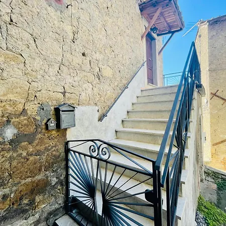 Etrusco Apartment, Centrale, Comodo, Spazioso Apartment Caprarola